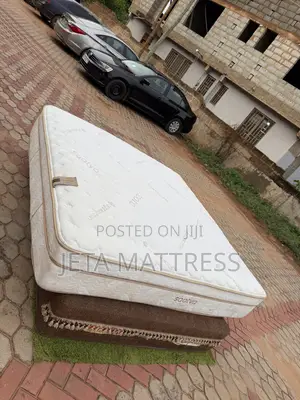 Saatva King Mattress (76/80)”