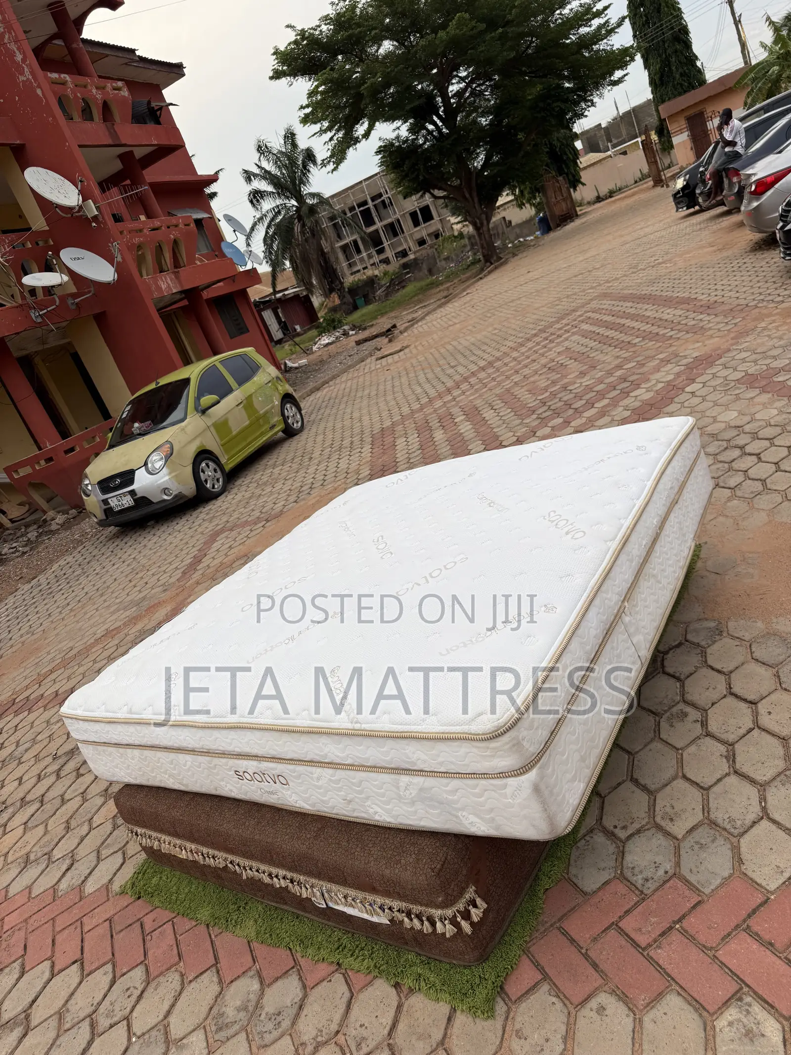 Saatva King Mattress (76/80)”
