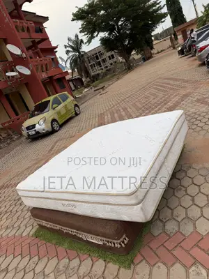 Saatva King Mattress (76/80)”