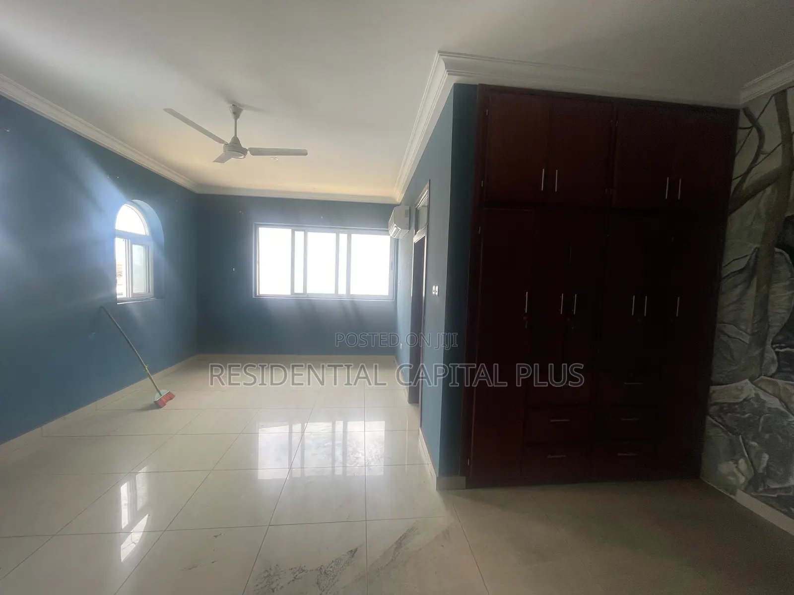 8bdrm House in Osu - Odwira Road for sale