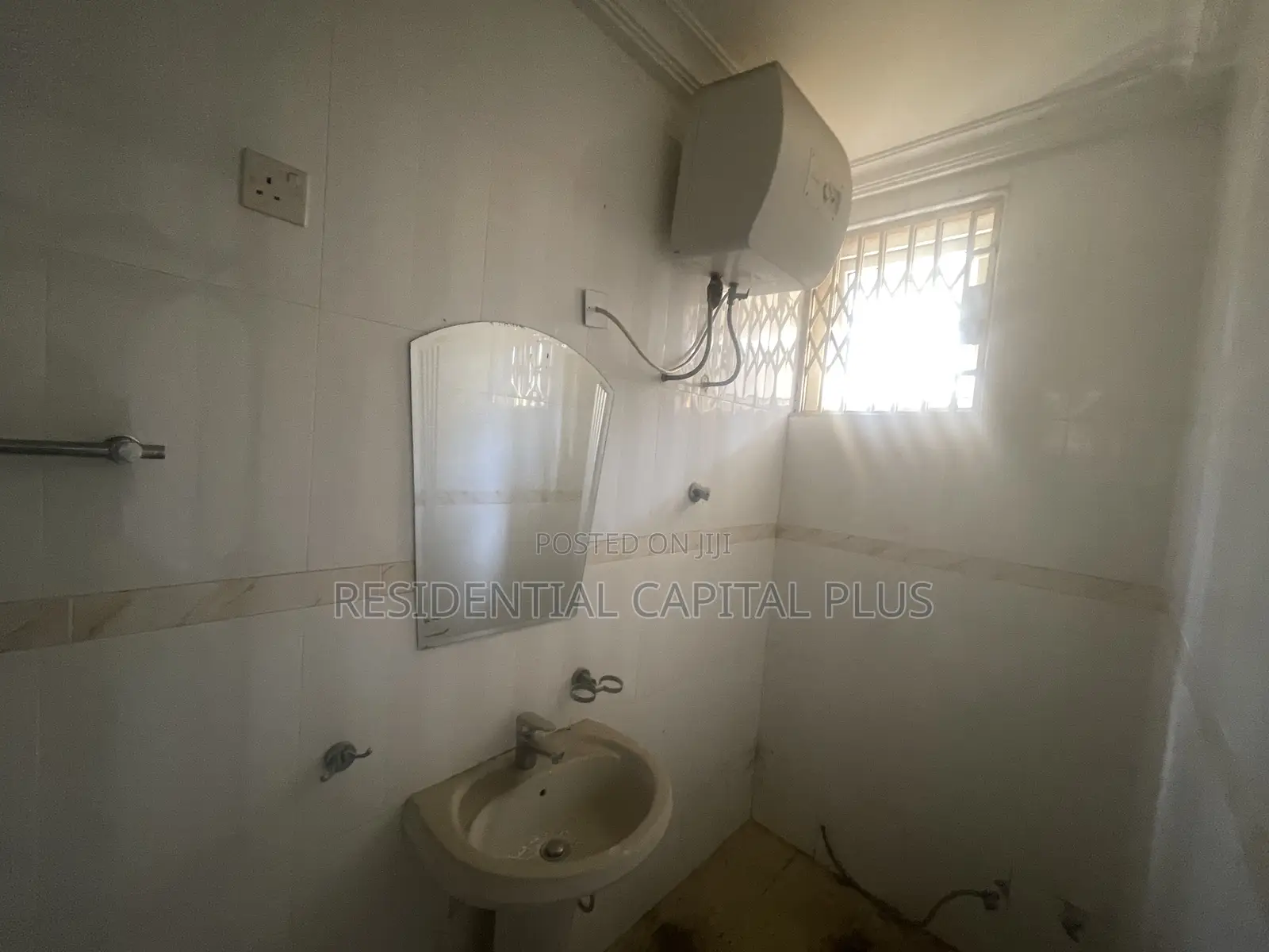 8bdrm House in Osu - Odwira Road for sale