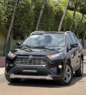 Toyota RAV4 XLE 2022 Black