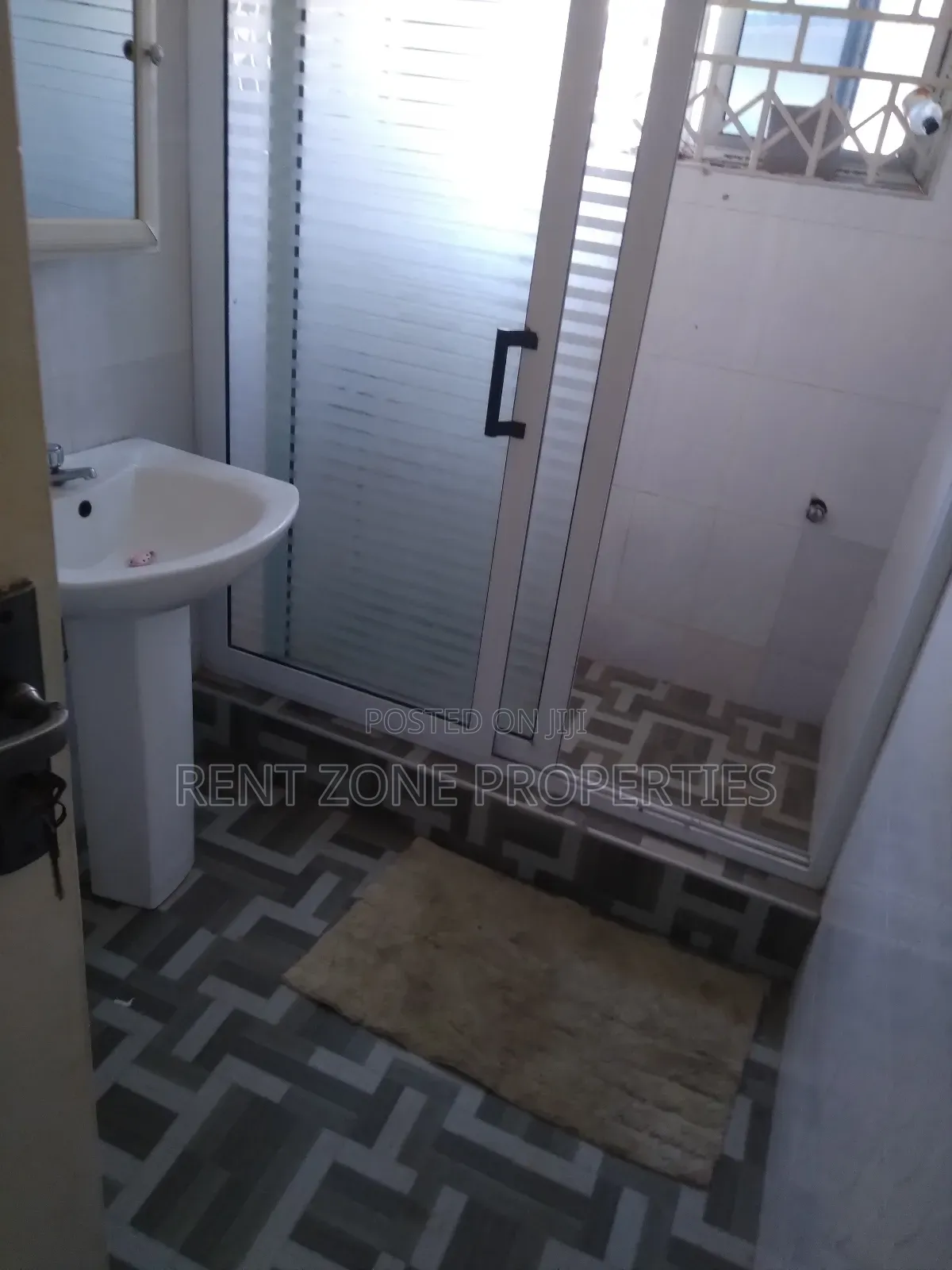 5bdrm House in Ofankor for rent