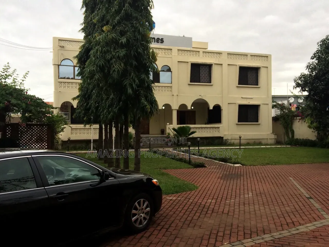 6bdrm House in North Ridge for sale