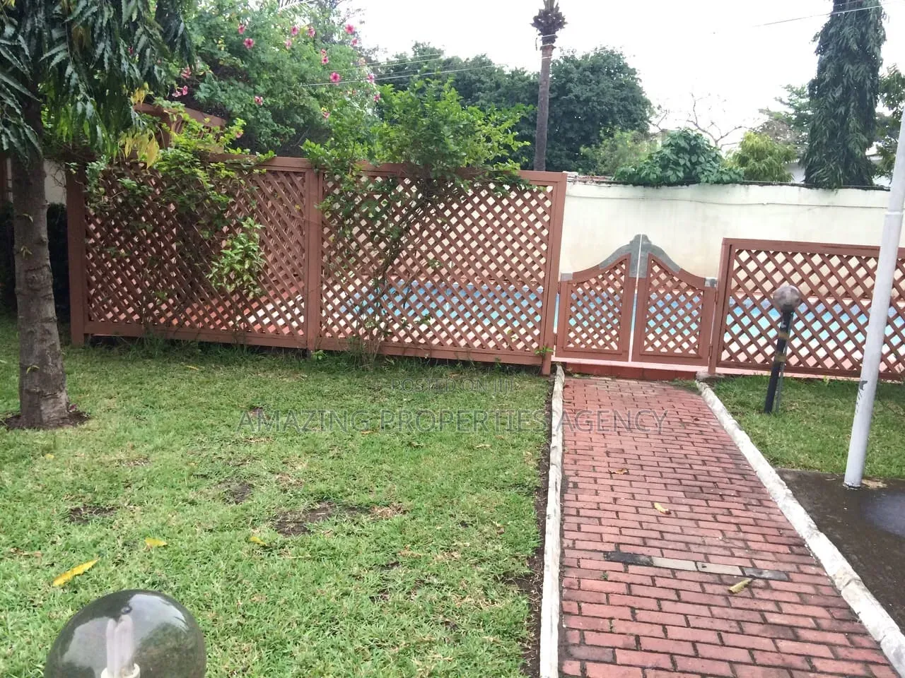 6bdrm House in North Ridge for sale