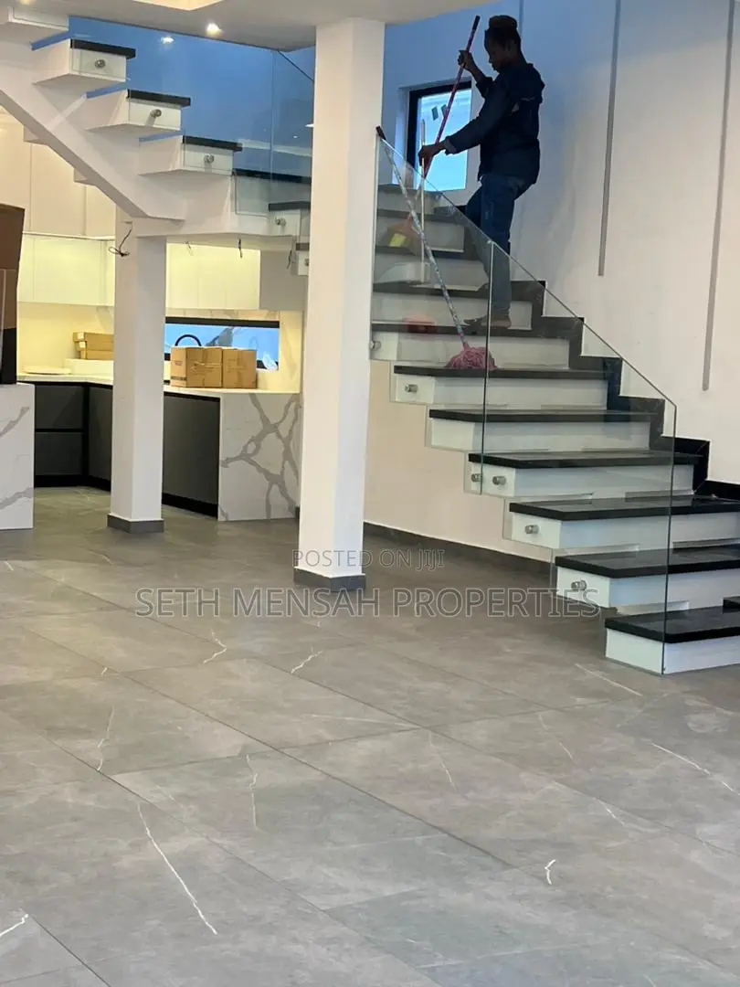 4bdrm House in 4 Bedroom Townhouse, Dzorwulu for rent