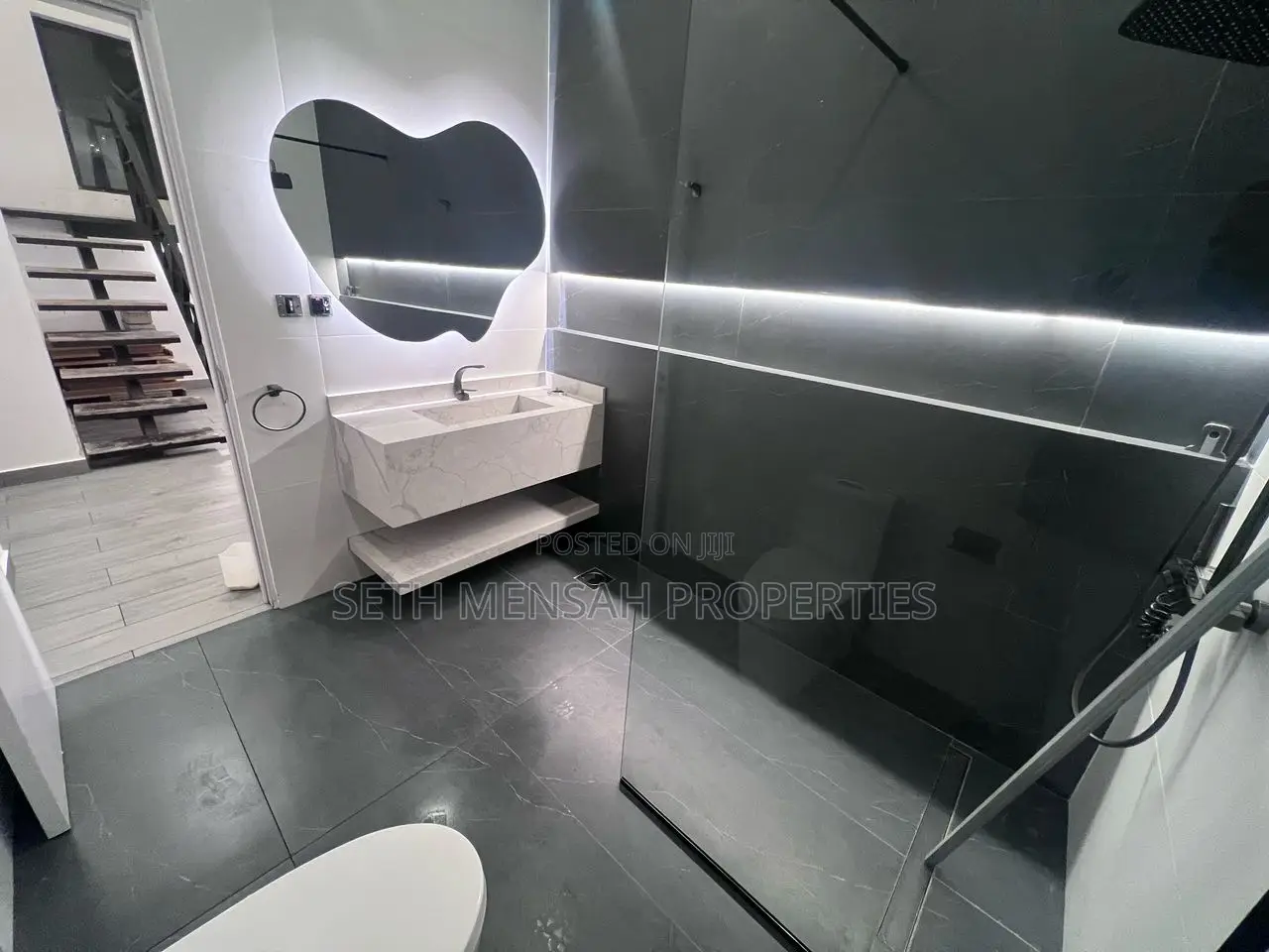 4bdrm House in 4 Bedroom Townhouse, Dzorwulu for rent