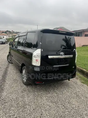 Toyota Voxy 2010 Black