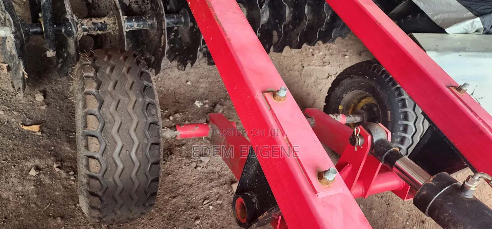 24 Disc Heavy Duty Harrow With Hydraulic Powered Tires
