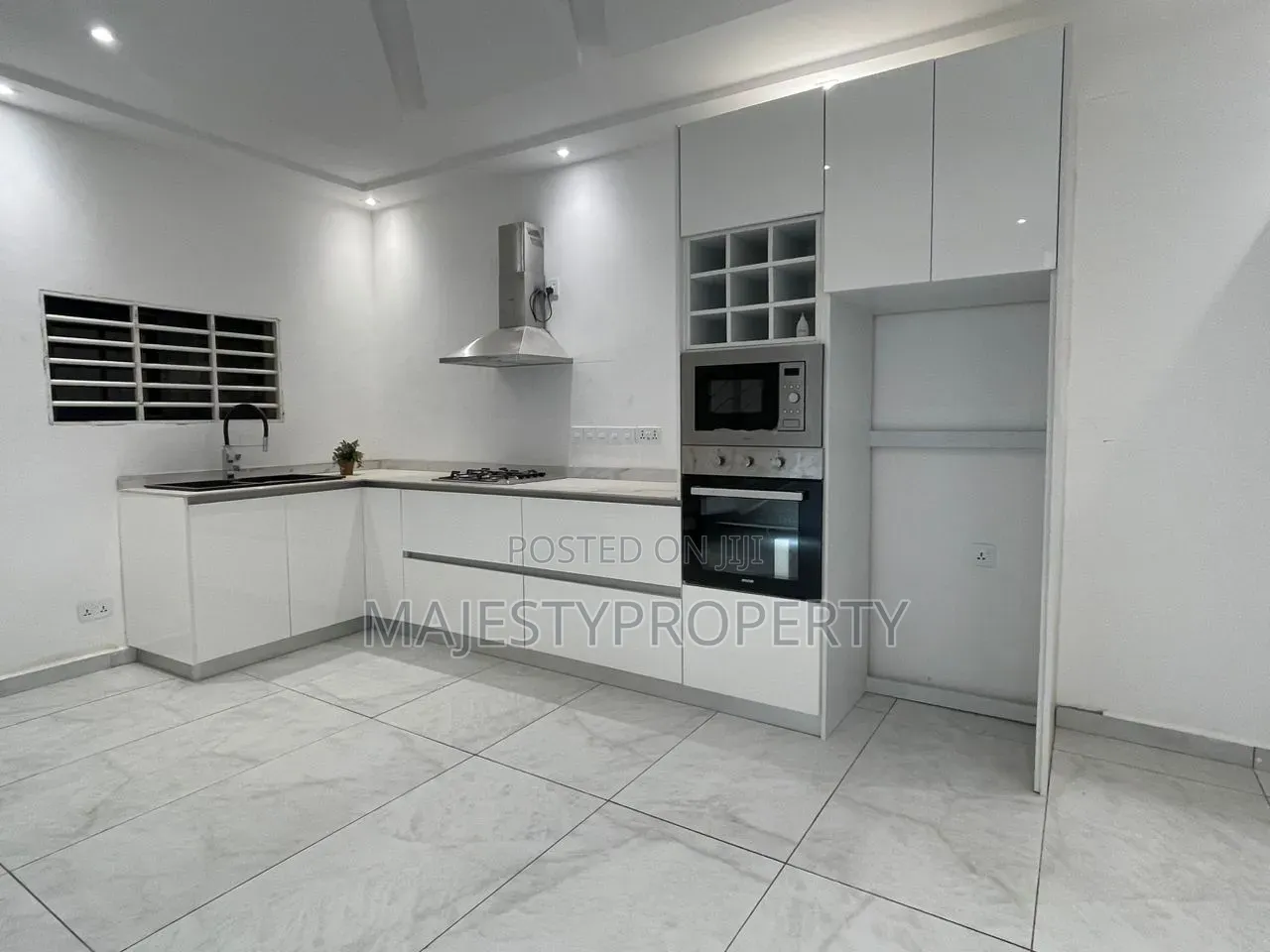 2bdrm Townhouse / Terrace in Lashibi for rent