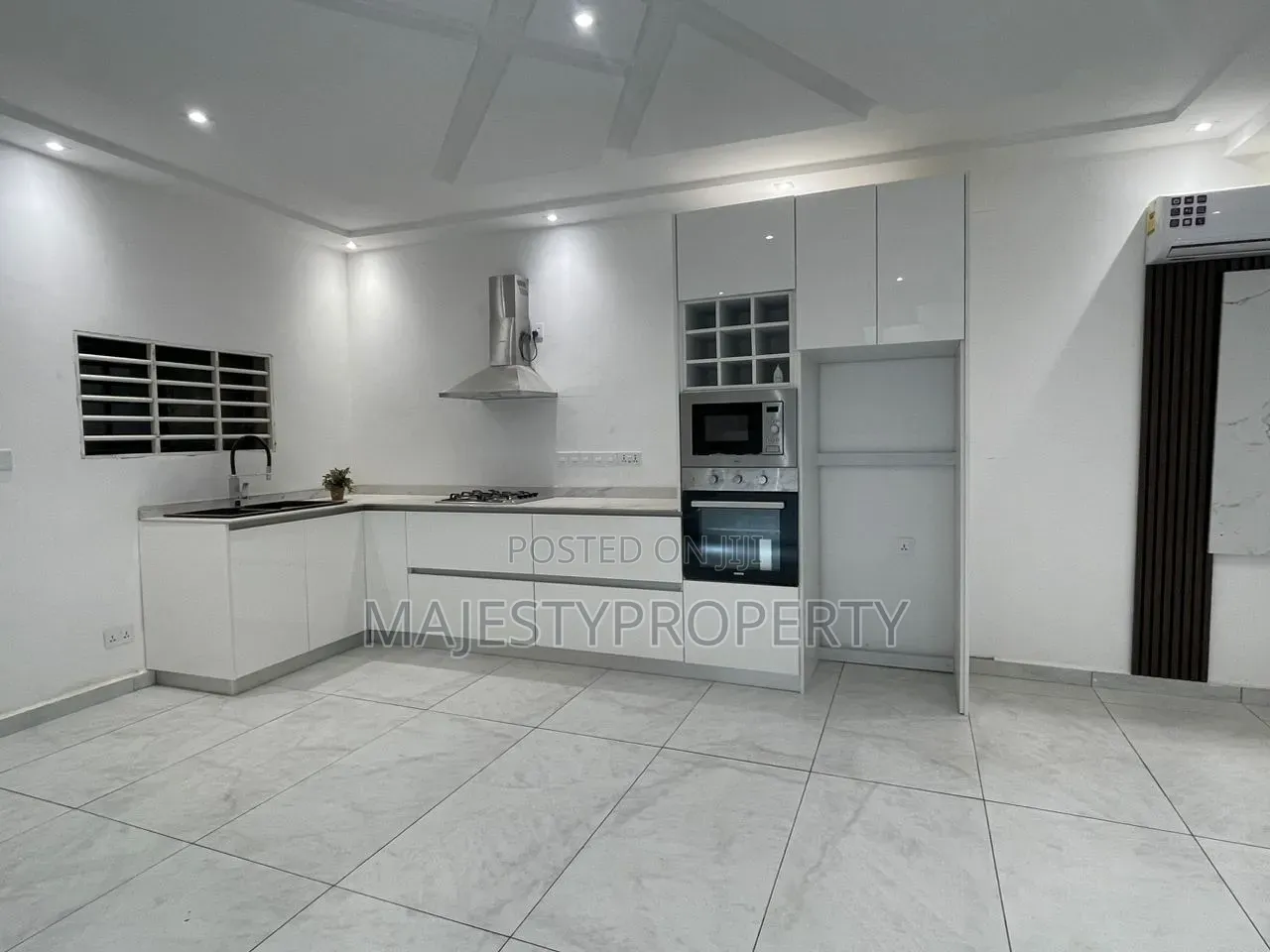2bdrm Townhouse / Terrace in Lashibi for rent