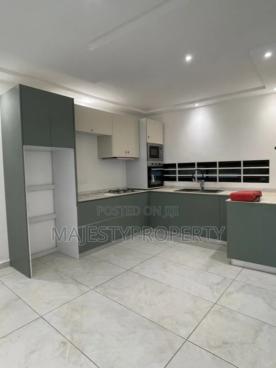 2bdrm Townhouse / Terrace in Lashibi for rent