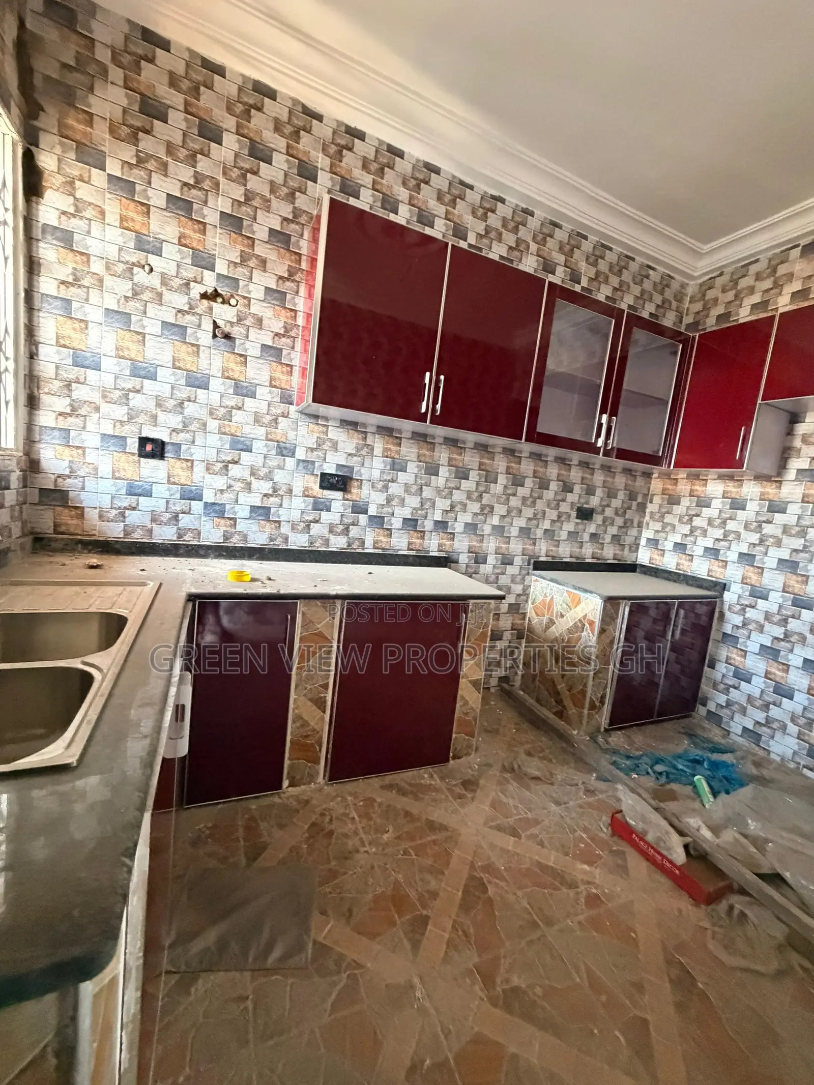 3bdrm Apartment in West Hills Mall Area for rent