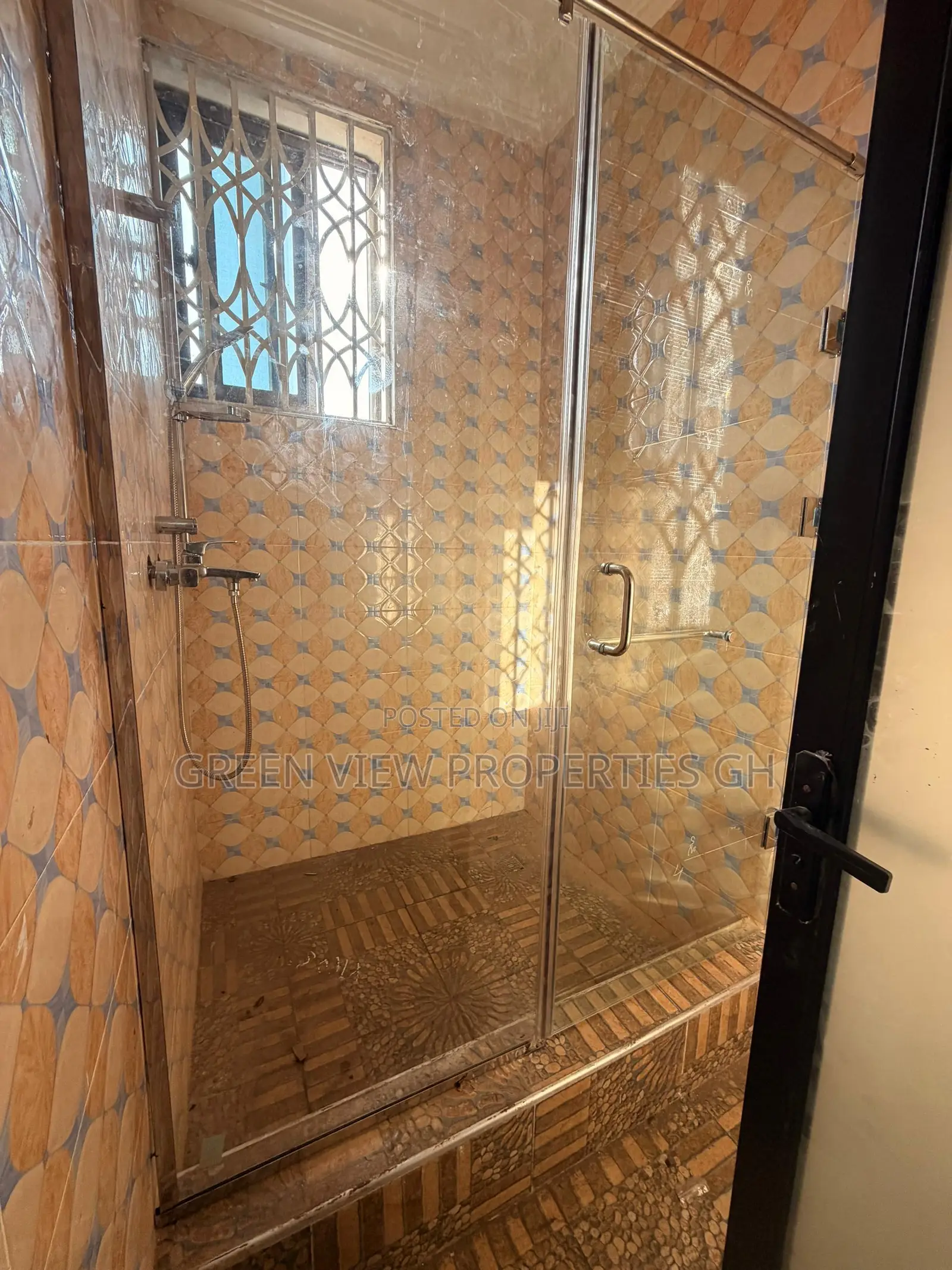 3bdrm Apartment in West Hills Mall Area for rent