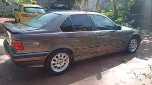 BMW 3 Series 316i RWD 1992 Gray