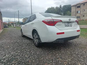 Toyota Corolla LE Eco 4dr Sedan (1.8L 4cyl CVT) 2016 White