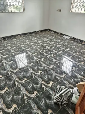 7bdrm Apartment in School Junction, Pokuase for sale