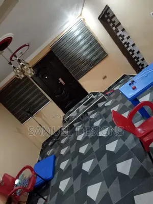 7bdrm Apartment in School Junction, Pokuase for sale