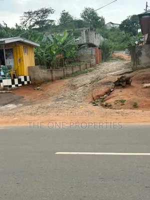 9bdrm Duplex in Nsawam Sekyikrom for sale