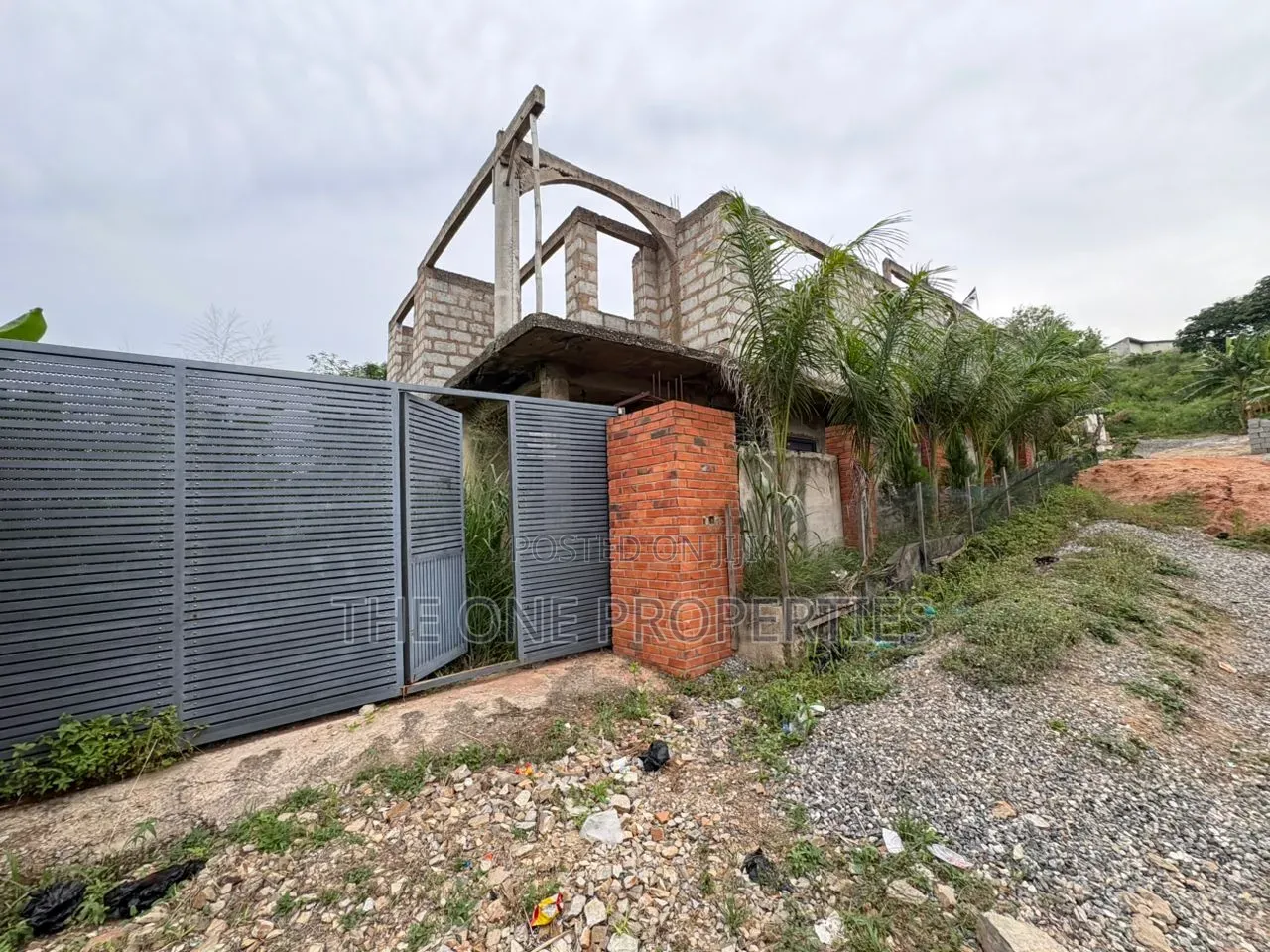 9bdrm Duplex in Nsawam Sekyikrom for sale