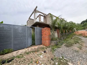 9bdrm Duplex in Nsawam Sekyikrom for sale