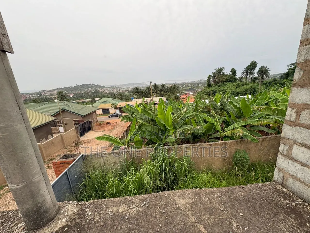 9bdrm Duplex in Nsawam Sekyikrom for sale