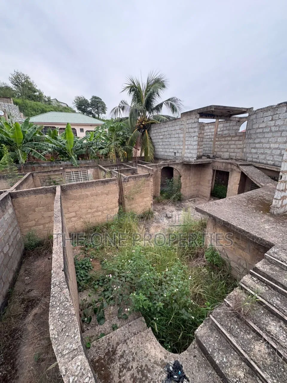 9bdrm Duplex in Nsawam Sekyikrom for sale