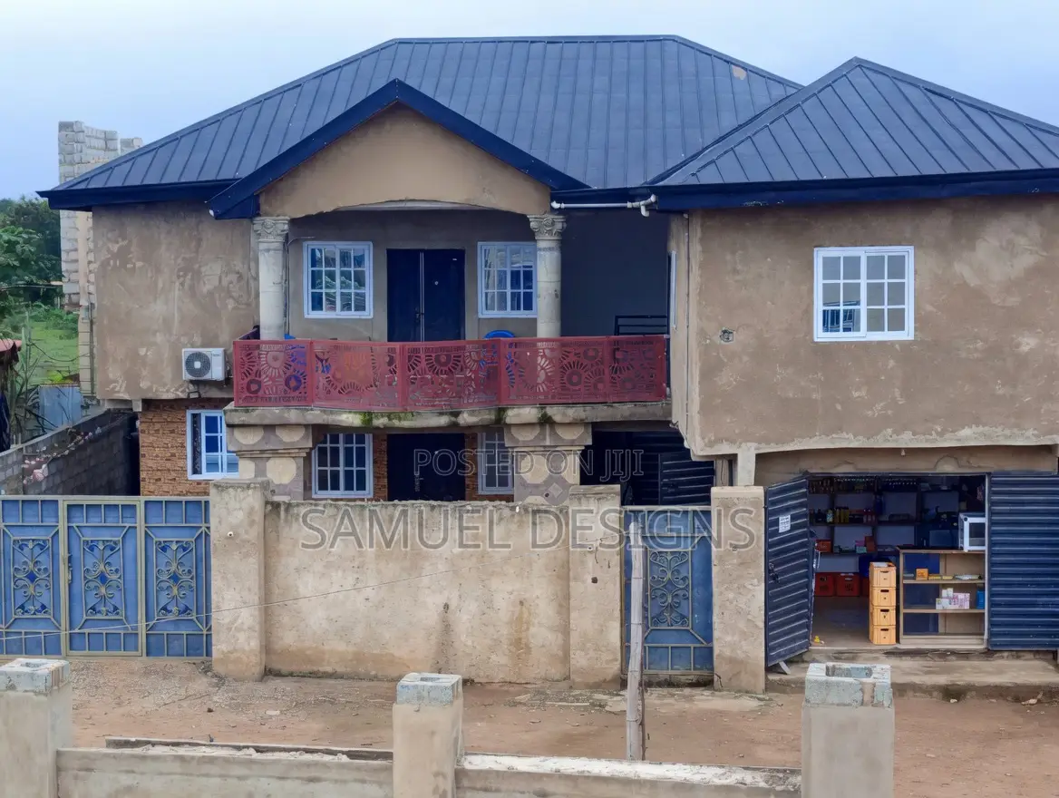 7bdrm Apartment in School Junction, Pokuase for sale