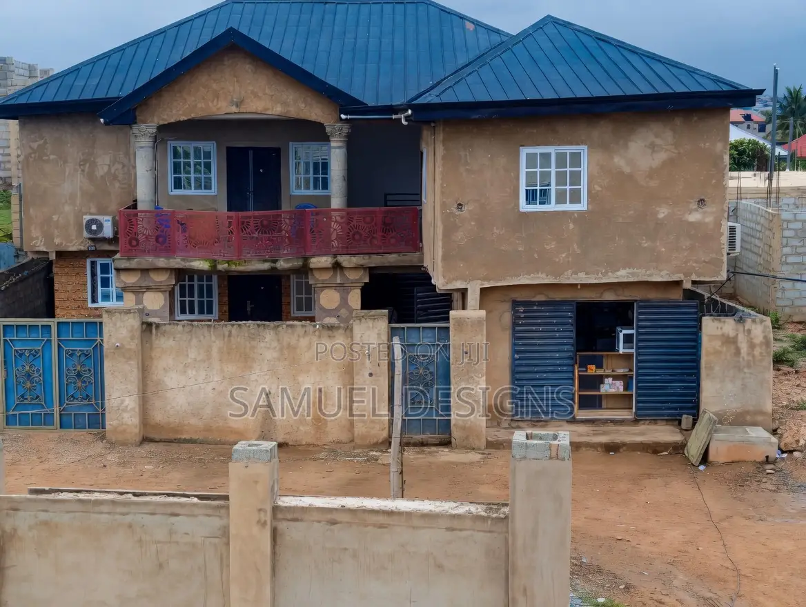7bdrm Apartment in School Junction, Pokuase for sale