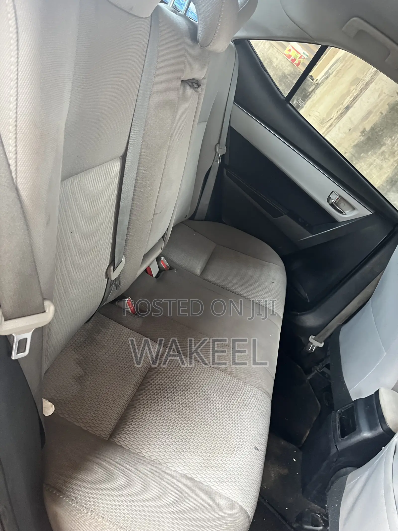 Toyota Corolla LE 4dr Sedan (1.8L 4cyl CVT) 2016 Silver