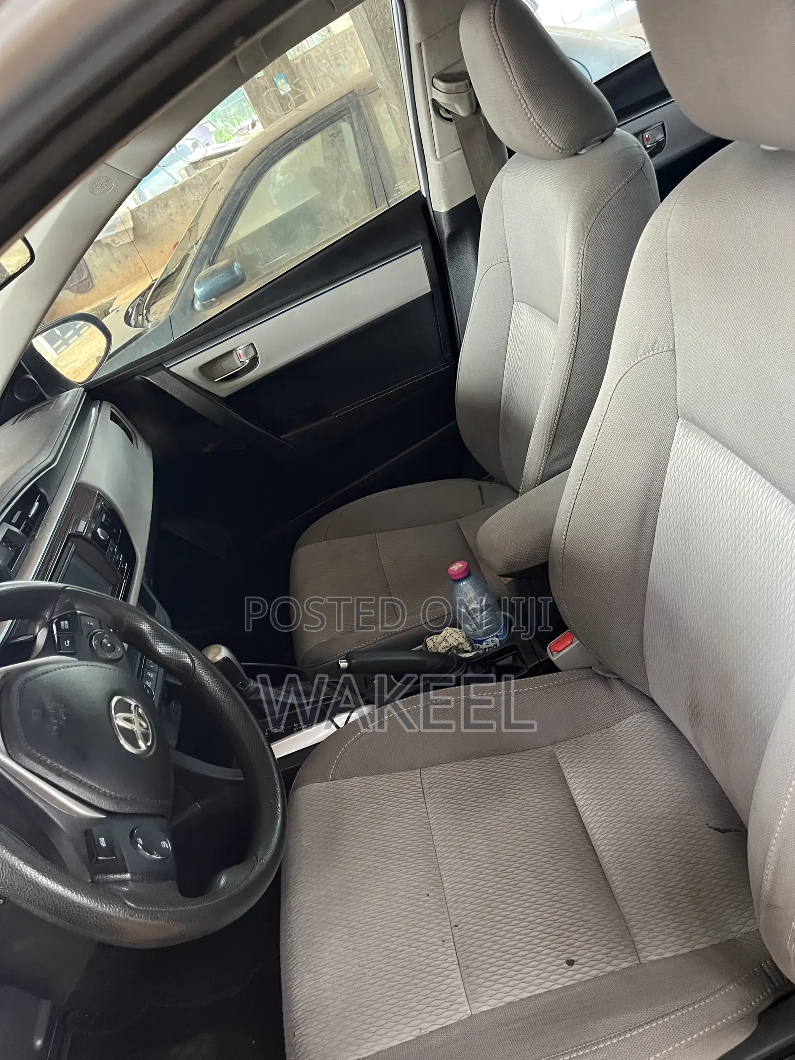 Toyota Corolla LE 4dr Sedan (1.8L 4cyl CVT) 2016 Silver