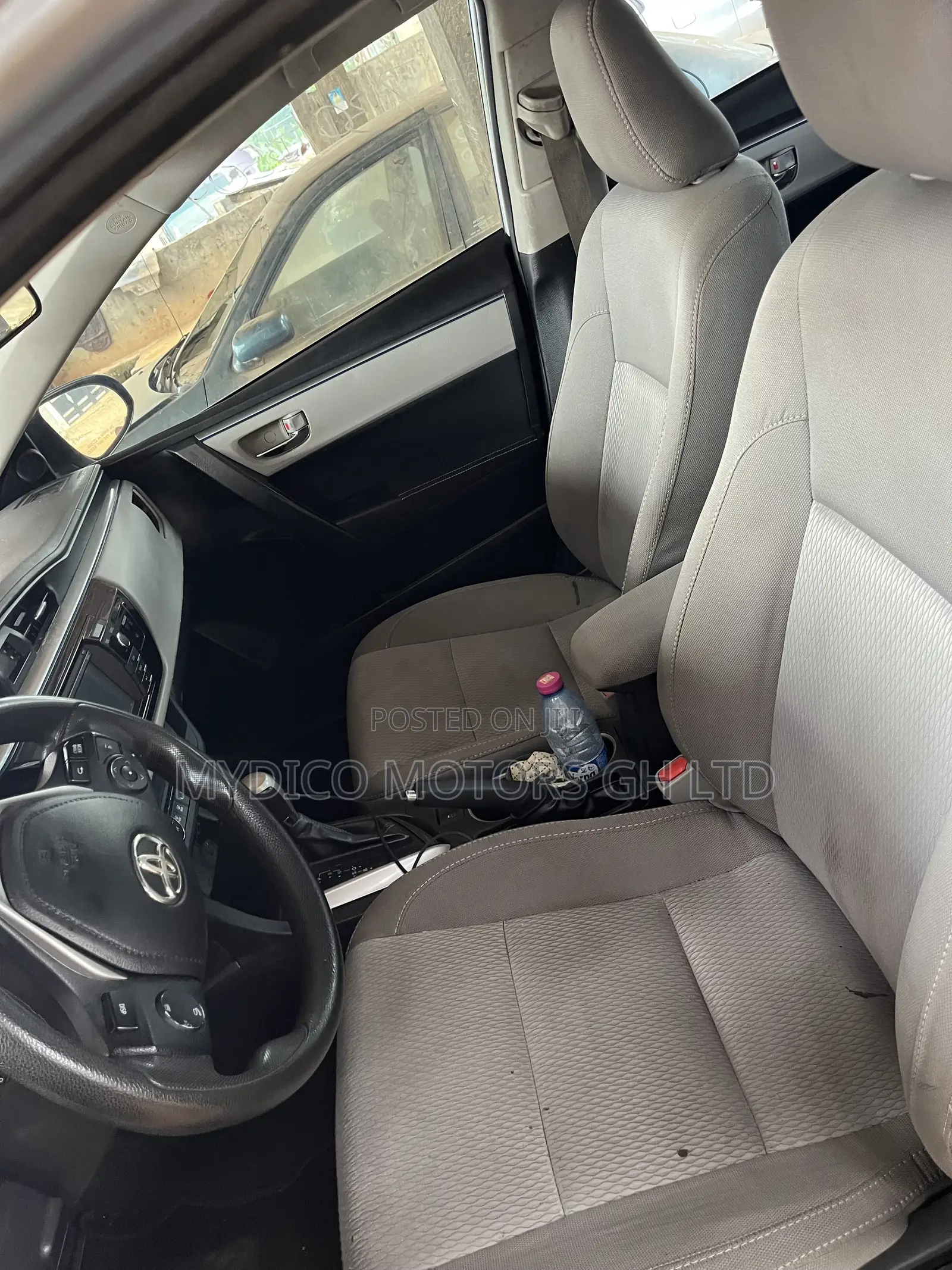 Toyota Corolla LE 4dr Sedan (1.8L 4cyl CVT) 2016 Silver