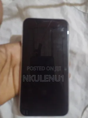 Apple iPhone XR 64 GB White
