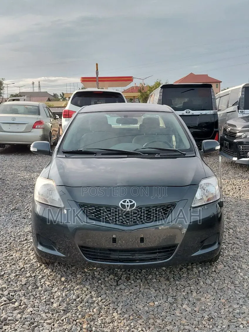 Toyota Belta 2010 Blue