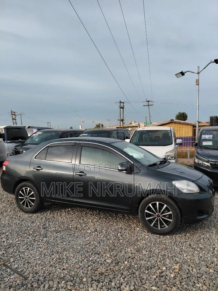 Toyota Belta 2010 Blue