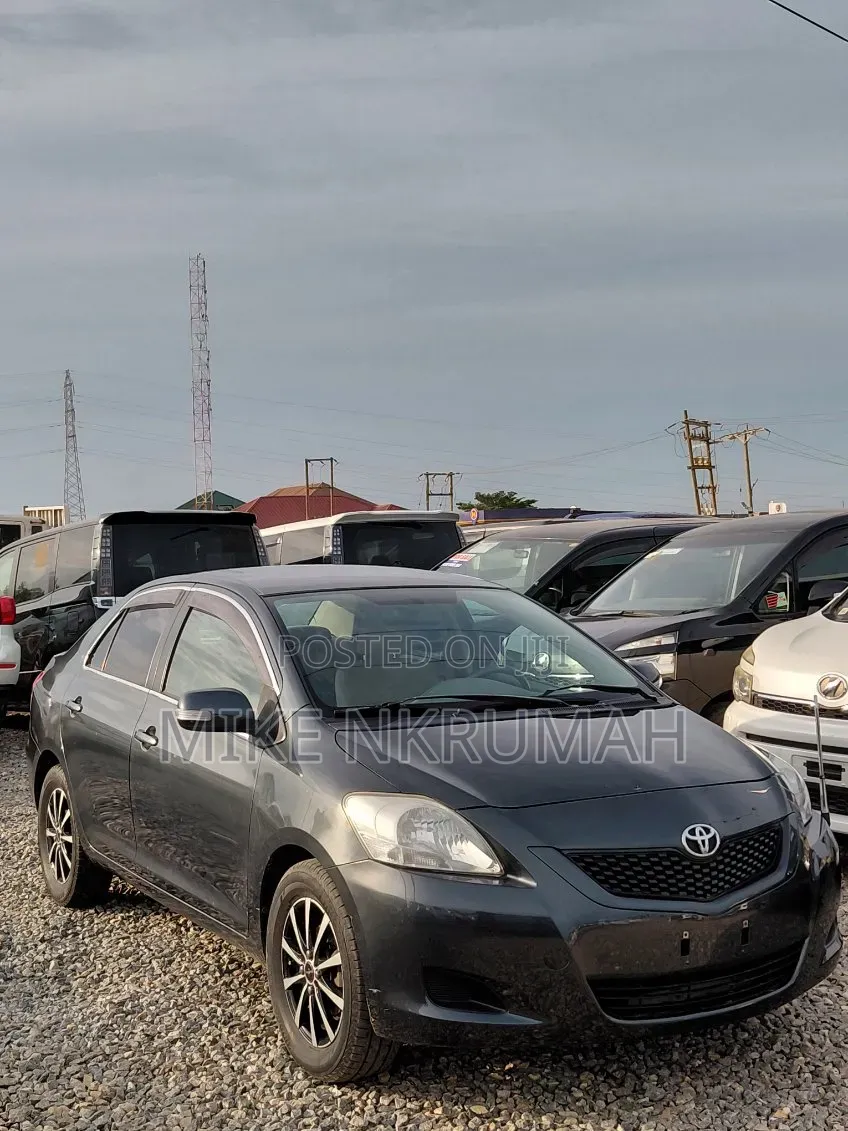 Toyota Belta 2010 Blue