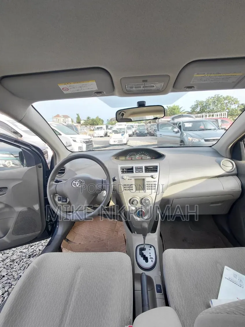 Toyota Belta 2010 Blue