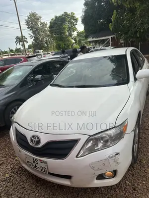 Toyota Camry LE 4dr Sedan (2.5L 4cyl 6A) 2011 White
