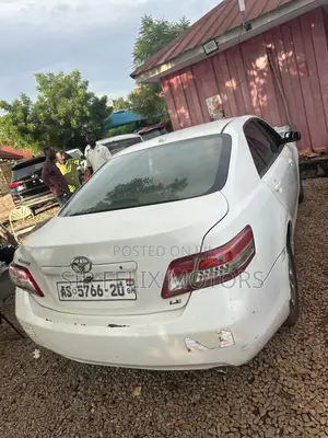 Toyota Camry LE 4dr Sedan (2.5L 4cyl 6A) 2011 White