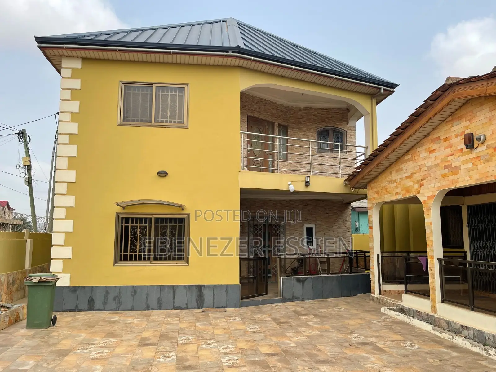 9bdrm House in West Hills Mall Side for sale