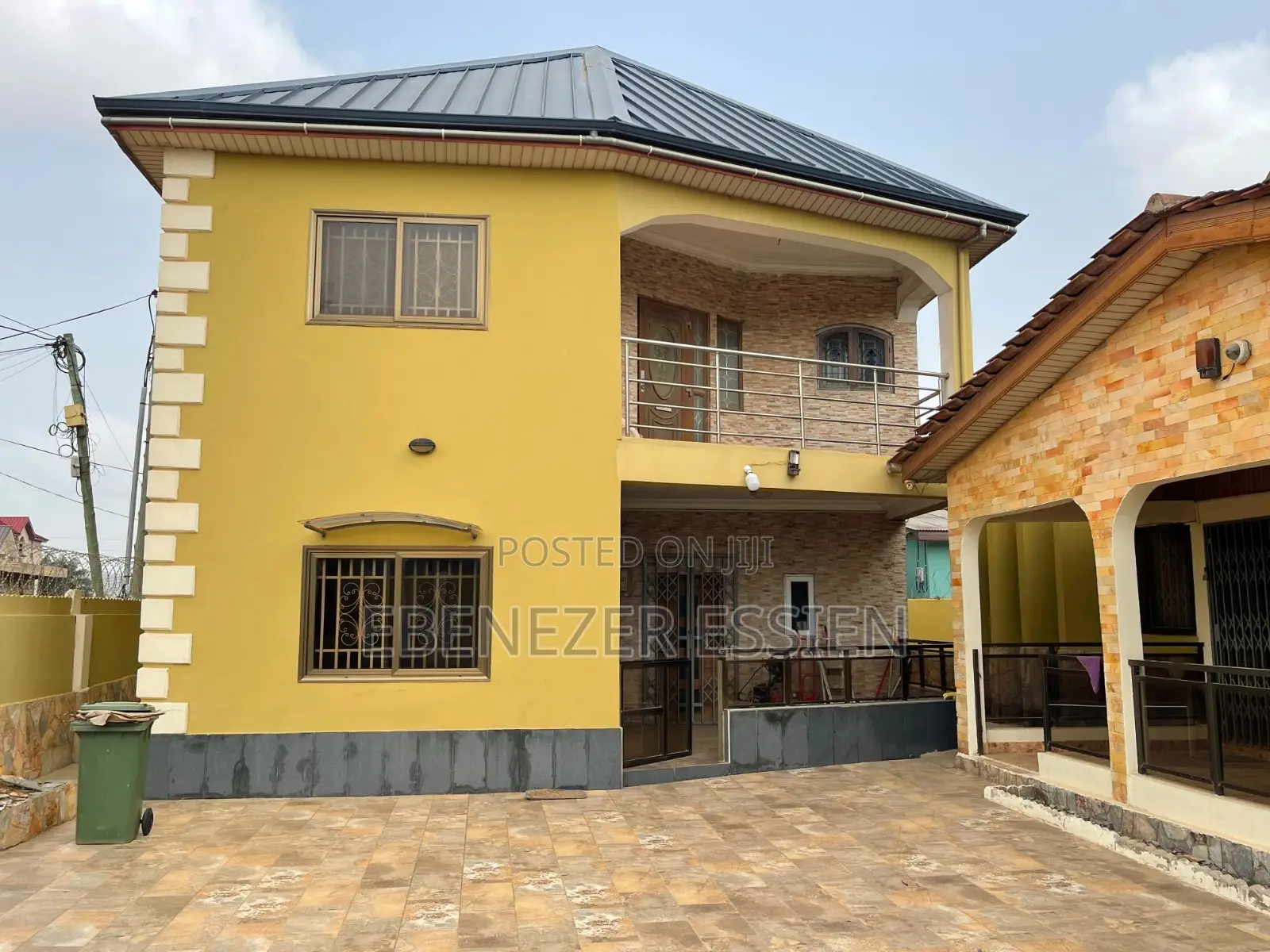 9bdrm House in West Hills Mall Side for sale