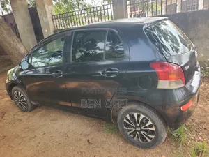 Toyota Vitz 1.3 AWD 3dr 2010 Black