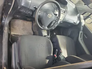 Toyota Vitz 1.3 AWD 3dr 2010 Black