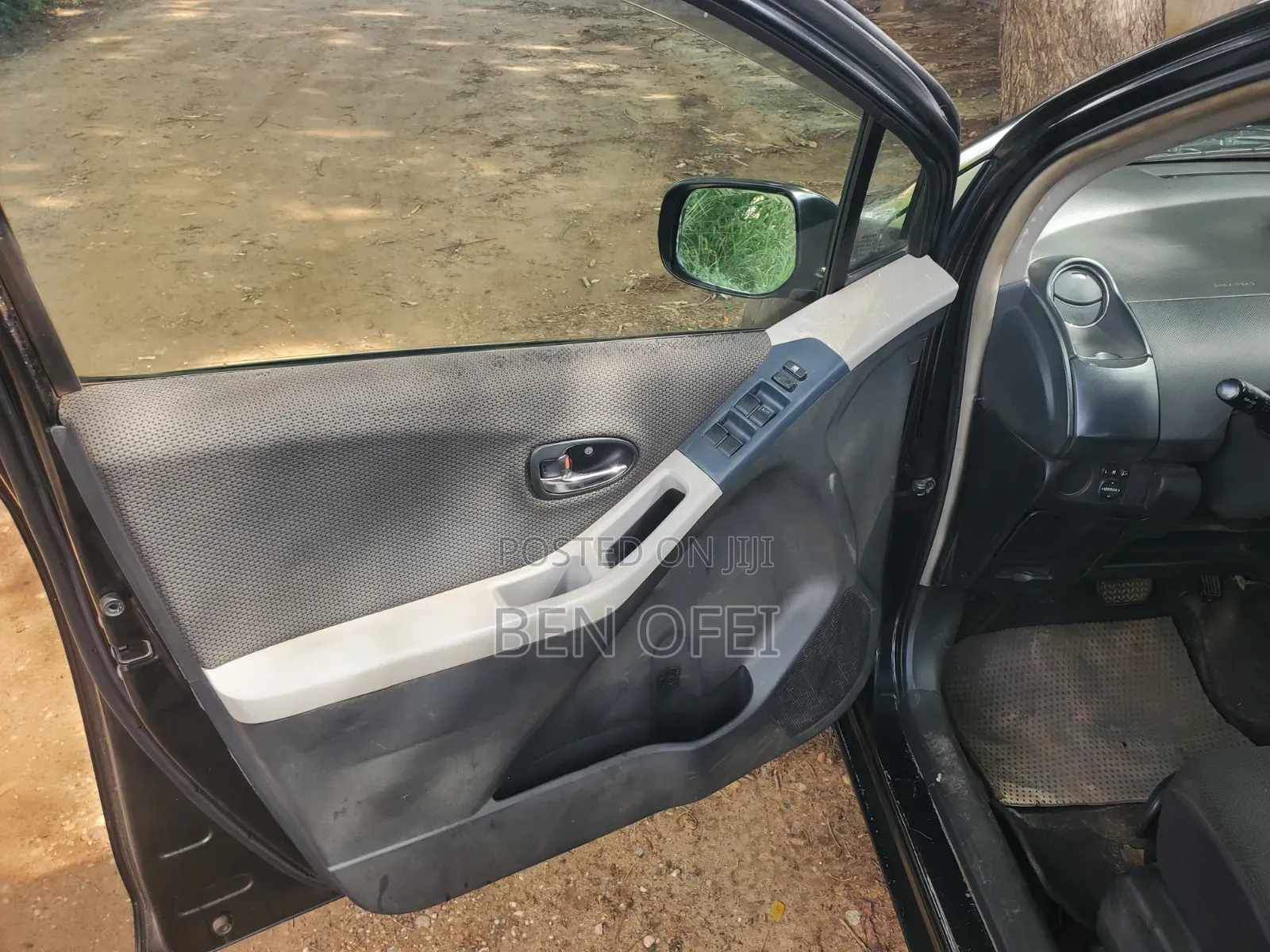 Toyota Vitz 1.3 AWD 3dr 2010 Black