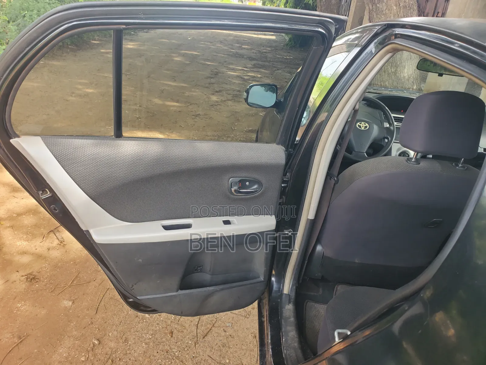 Toyota Vitz 1.3 AWD 3dr 2010 Black