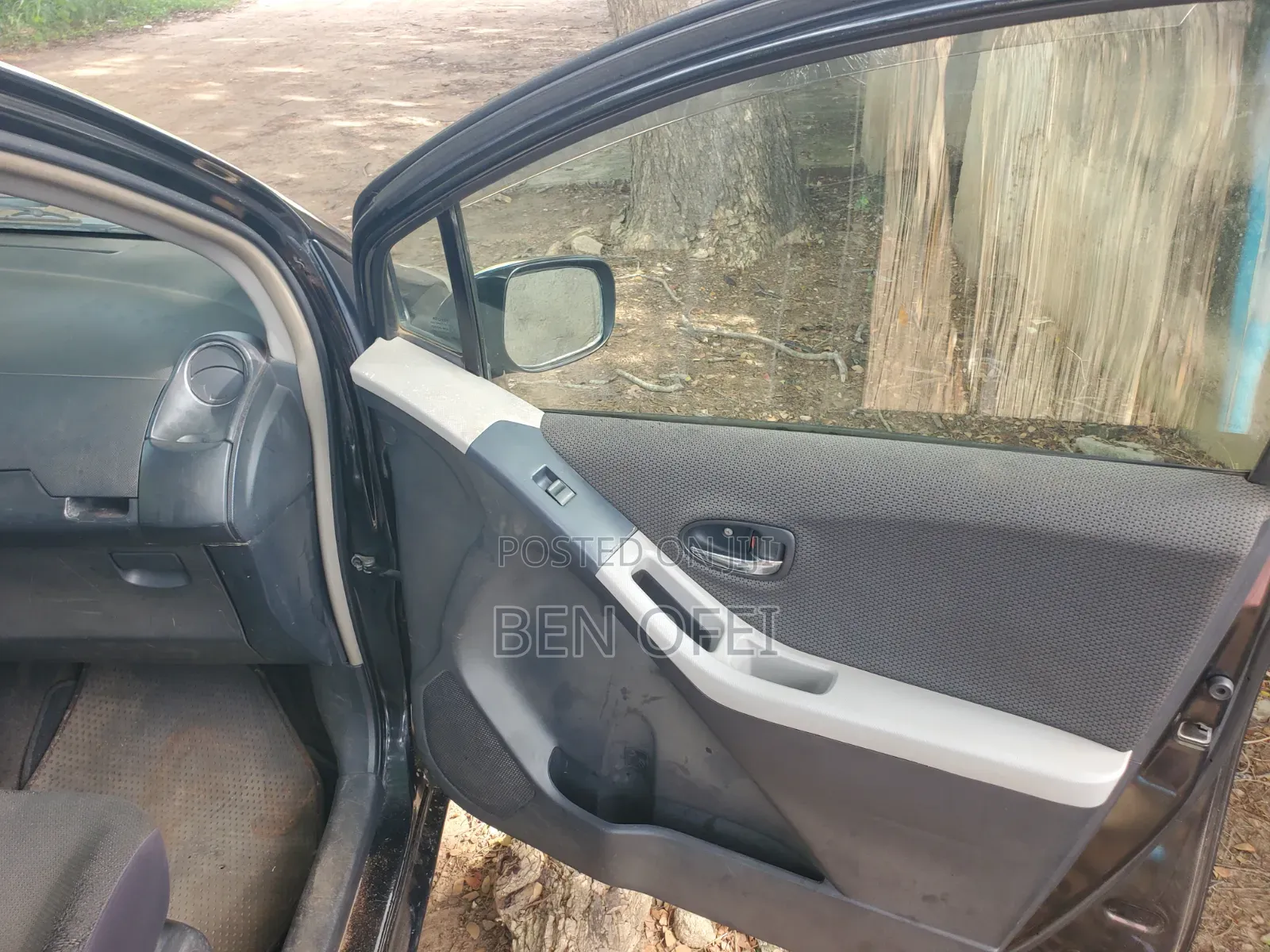 Toyota Vitz 1.3 AWD 3dr 2010 Black