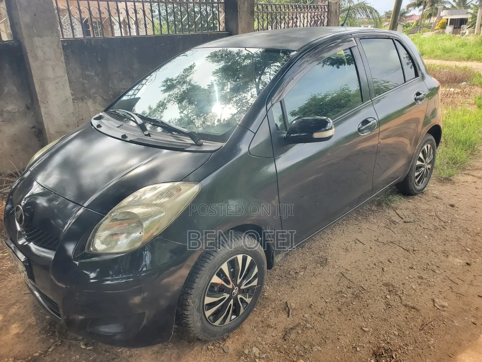 Toyota Vitz 1.3 AWD 3dr 2010 Black