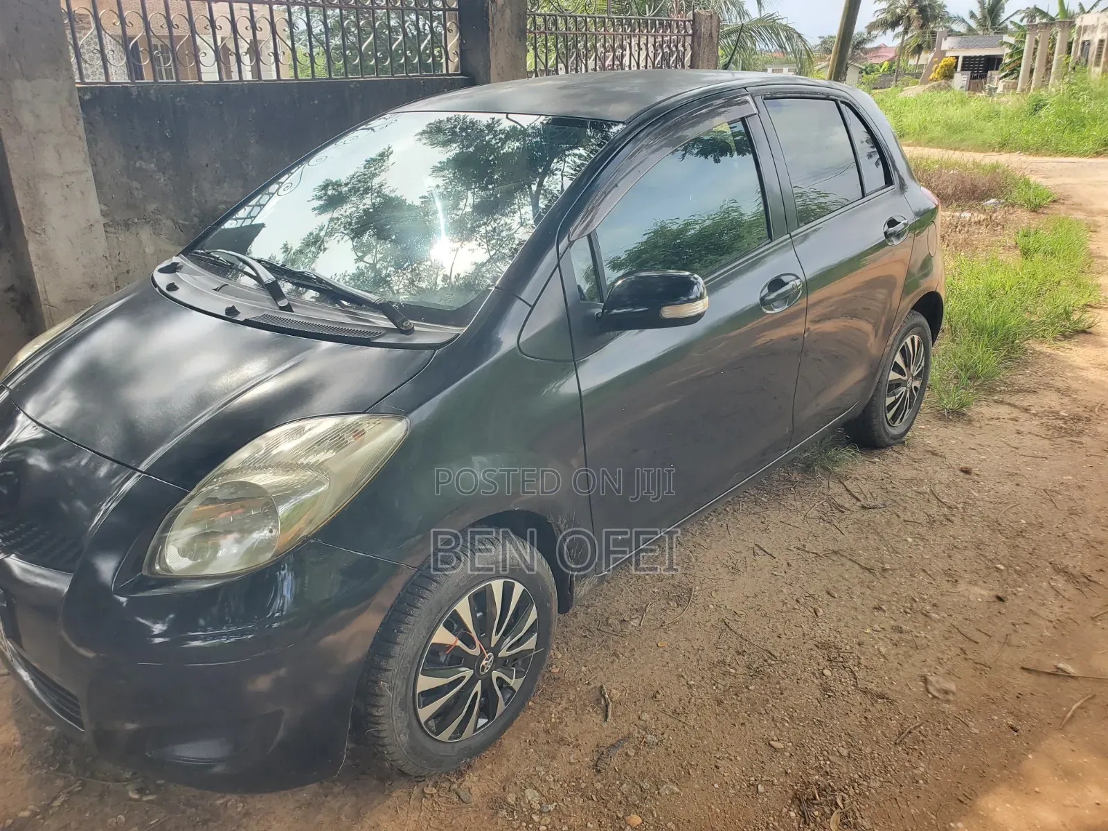 Toyota Vitz 1.3 AWD 3dr 2010 Black