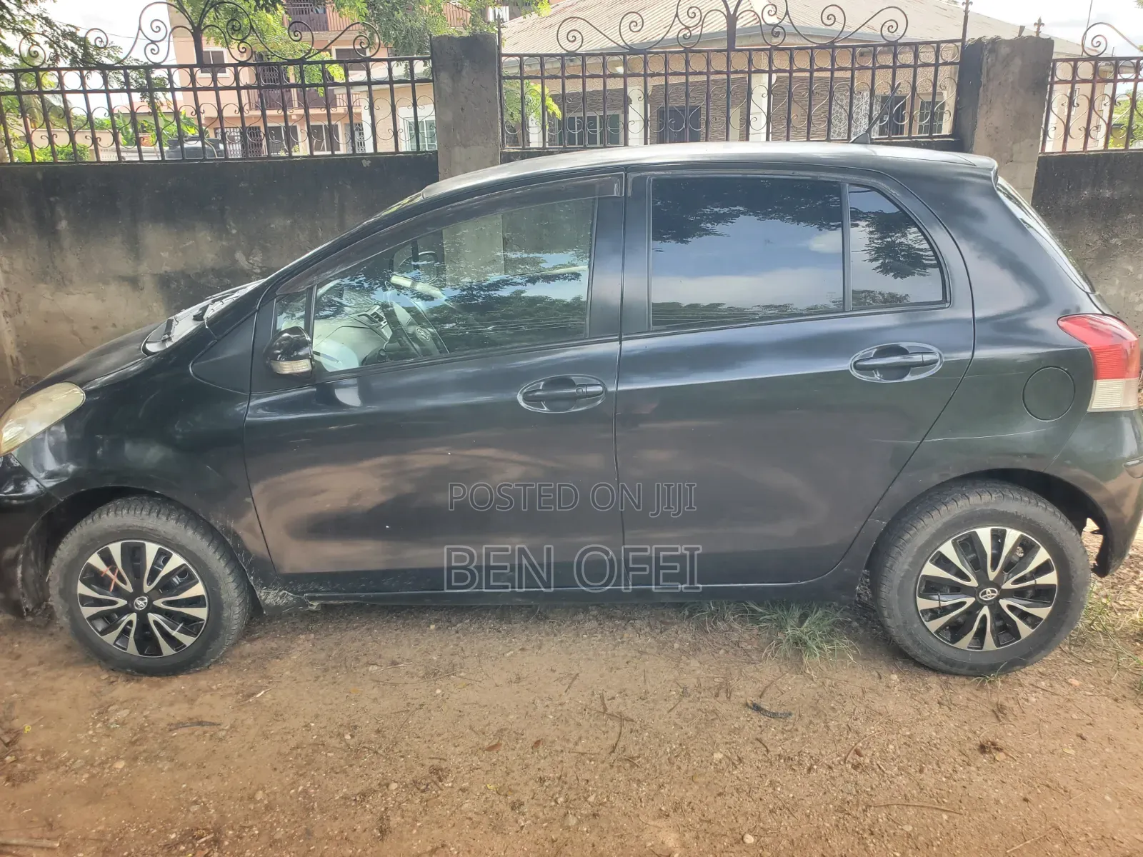 Toyota Vitz 1.3 AWD 3dr 2010 Black