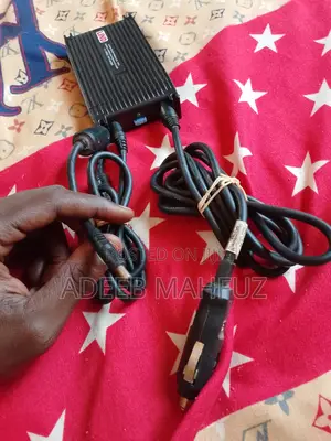 Lind Dell Small Pin 90w Car Charger